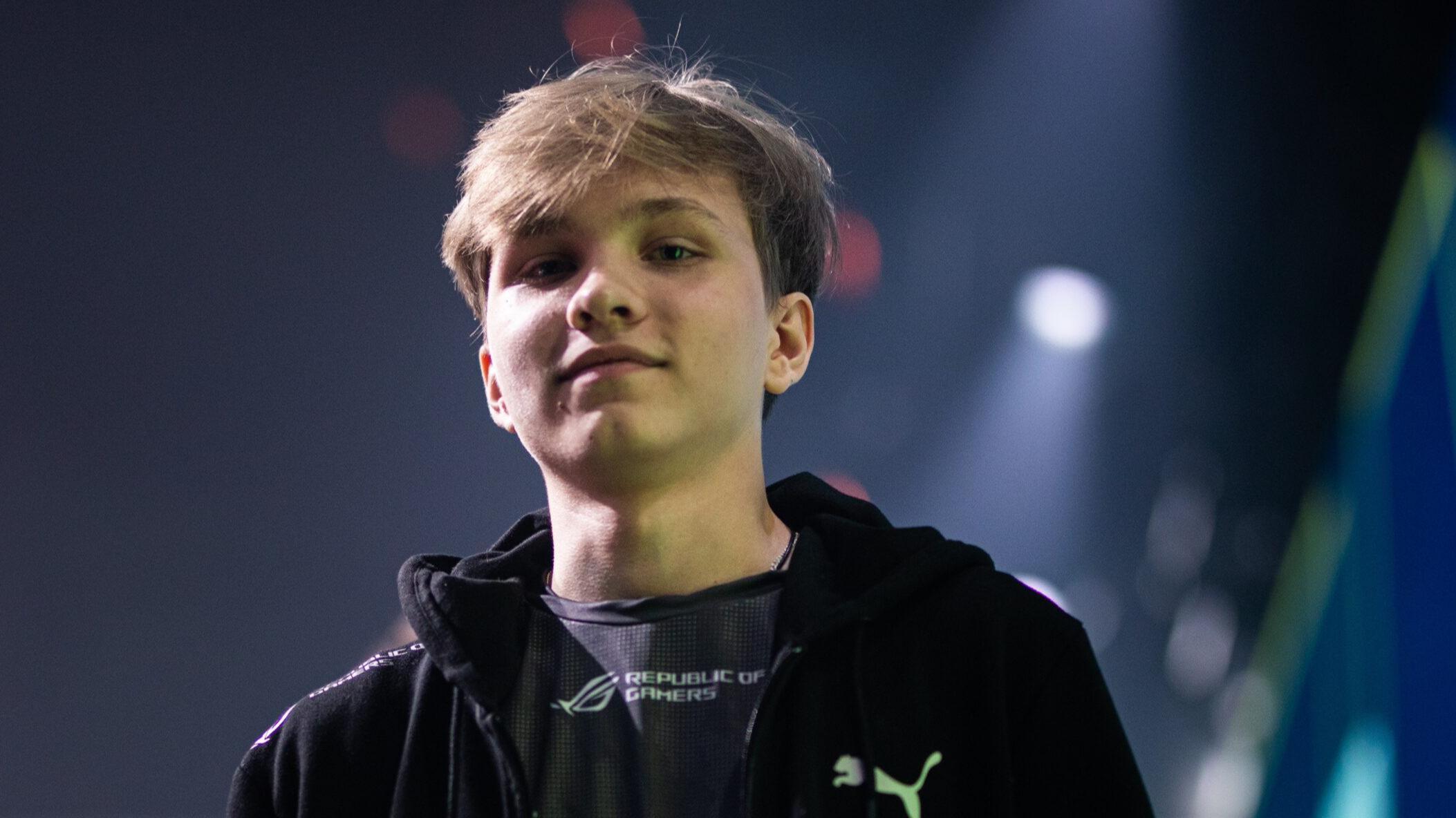 Настройки m0NESY в CS2: сенса, прицел, графика (Team Falcons)