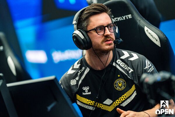 Настройки и конфиг apEX в CS2: мышь, прицел, графика, оборудование капитана