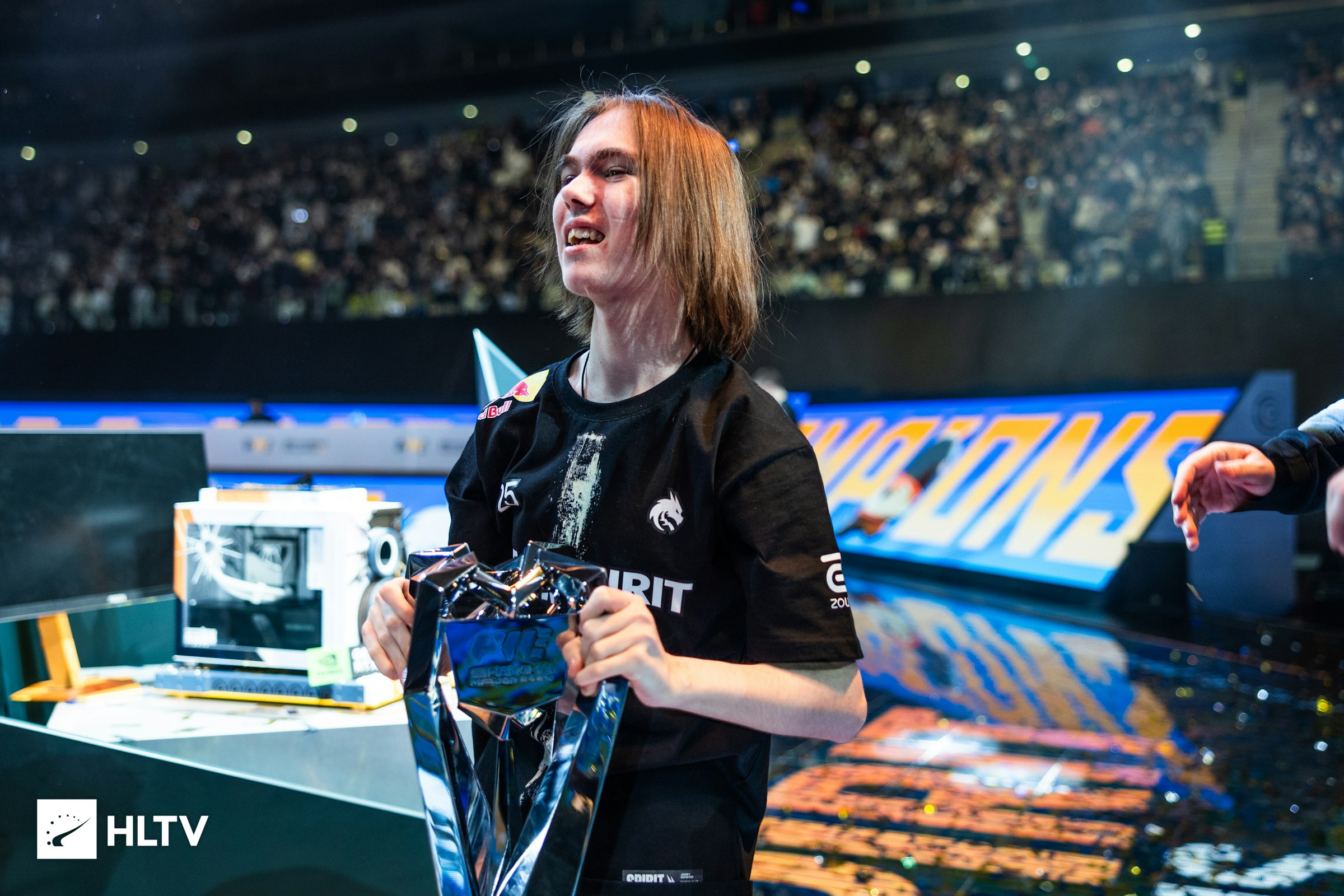 Настройки donk в CS2: сенса, прицел, графика, конфиг и оборудование