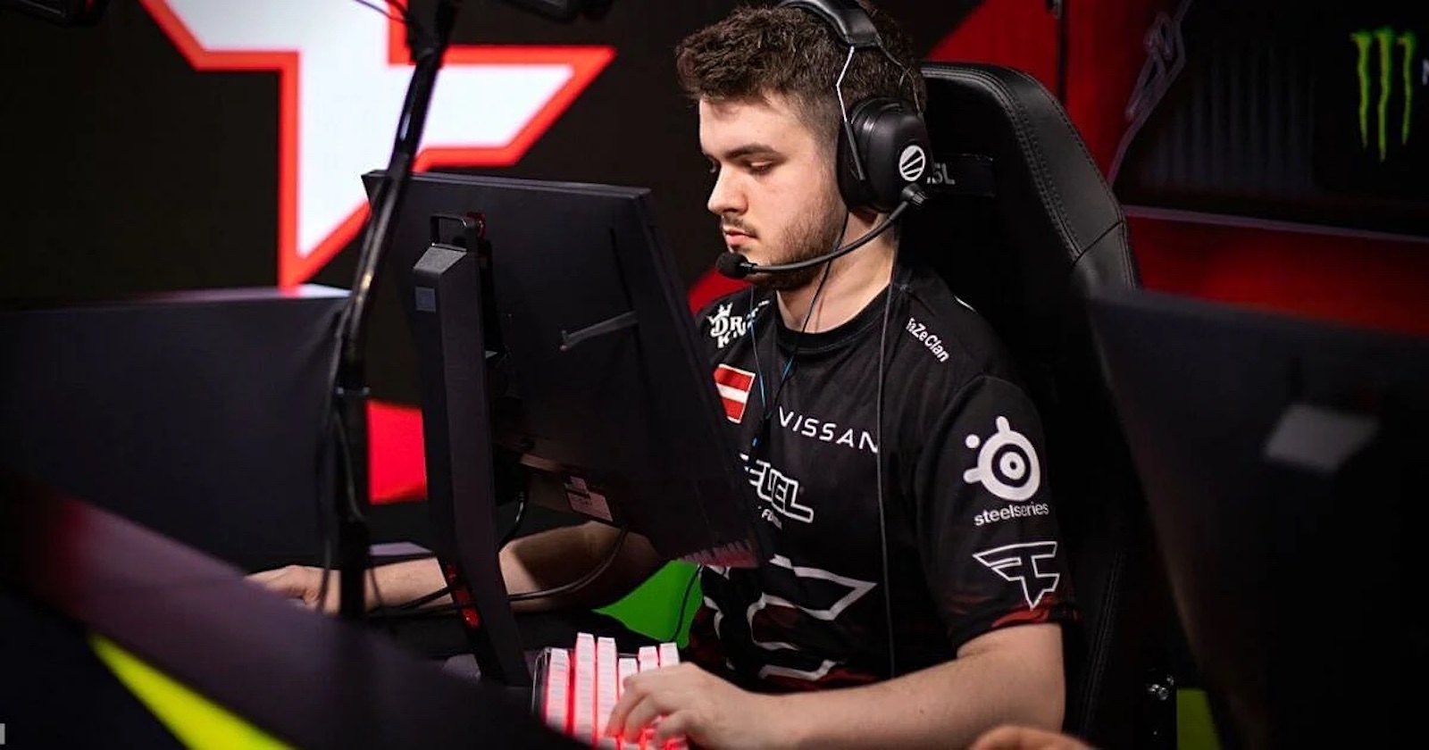 Настройки broky в CS2: сенса 2.57, прицел, eDPI 1028 (FaZe Clan снайпер)