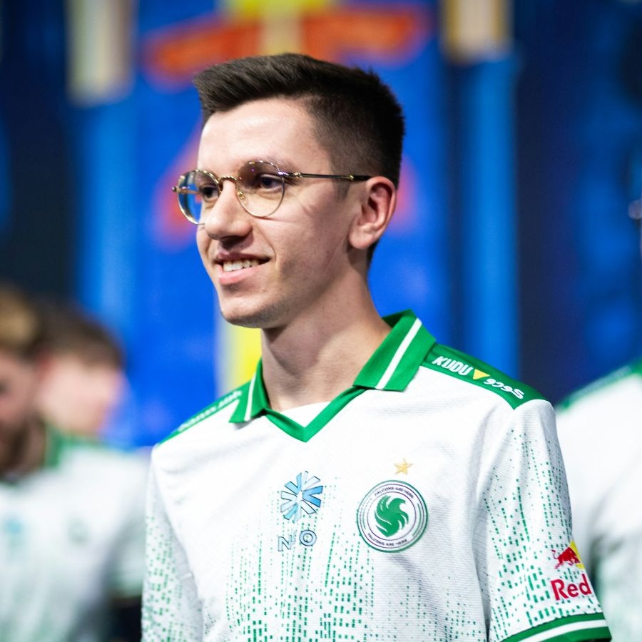 Настройки и конфиг kyxsan в CS2: мышь, прицел, графика, оборудование. (Team Falcons)